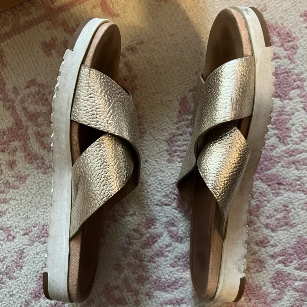 Ugg Kari Metallic Sandals sz 7 - Picture 4 of 6